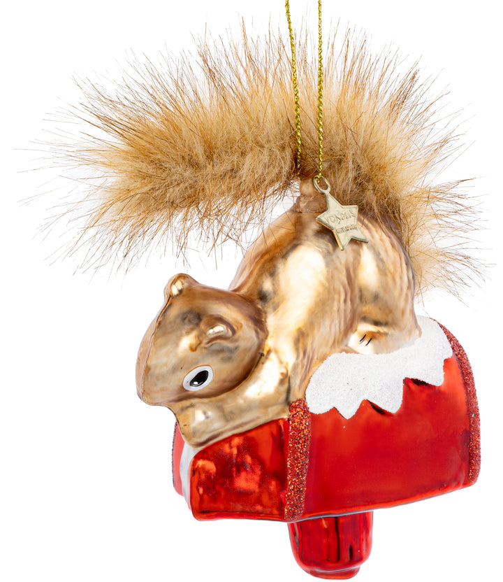 Eichhörnchen auf Postbox No.621