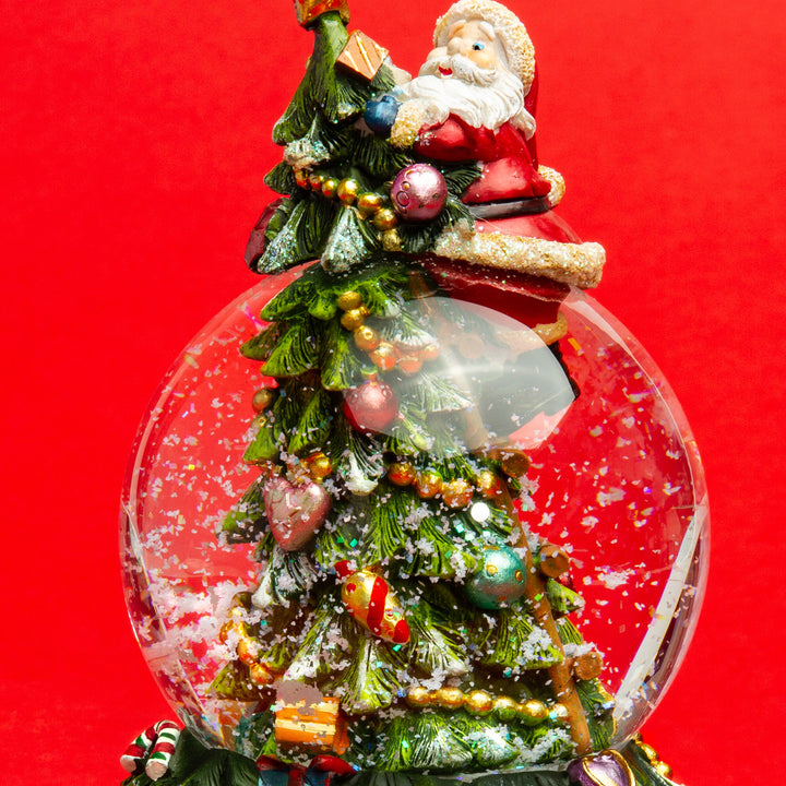 SIKORA SK17 Große Glas Deko Schneekugel Weihnachtsmann auf dem Weihnachtsbaum D:100mm mit aufziehbarer Spieldose